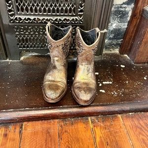 Frye Deborah Studded Ankle Boots in Gold Crackle Leather Size 6/m $598